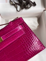 Hermes Kelly Pochette Handmade Bag In Rose Scheherazade Shiny Alligator Leather - Image 9