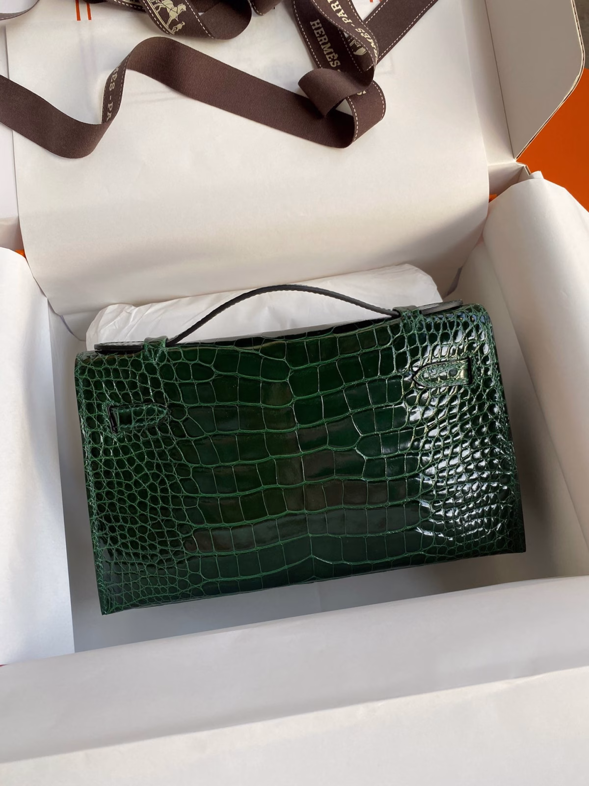 Hermes Kelly Pochette Handmade Bag In Vert Fonce Shiny Alligator Leather - Image 6