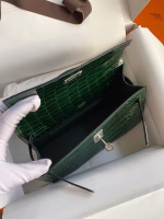 Hermes Kelly Pochette Handmade Bag In Vert Fonce Shiny Alligator Leather - Image 4