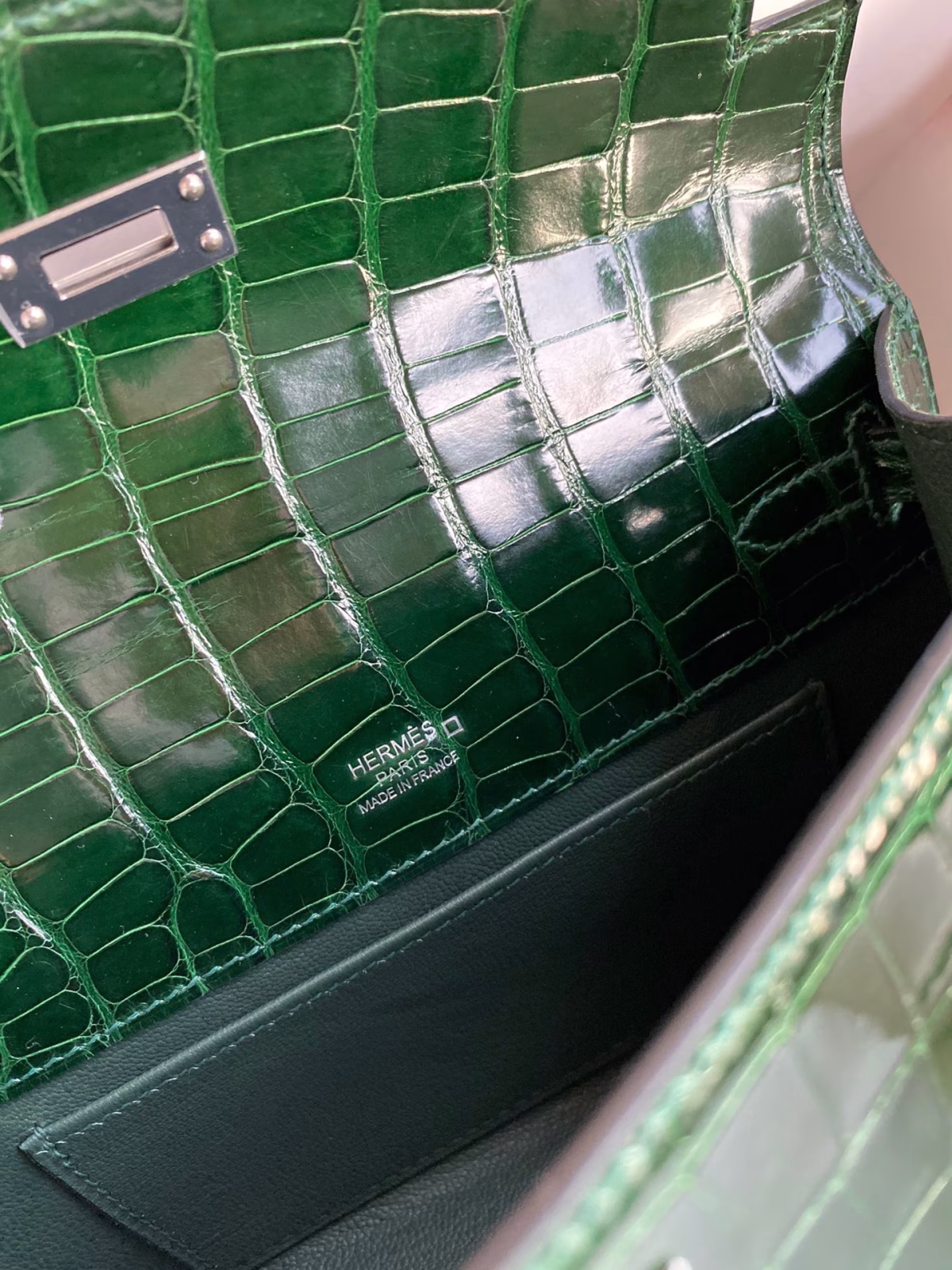 Hermes Kelly Pochette Handmade Bag In Vert Fonce Shiny Alligator Leather - Image 5