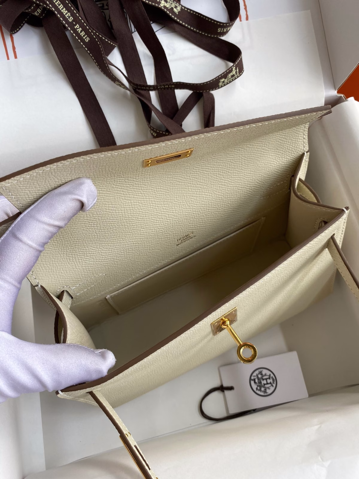 Hermes Kelly Pochette Handmade Bag In Craie Epsom Calfskin - Image 3