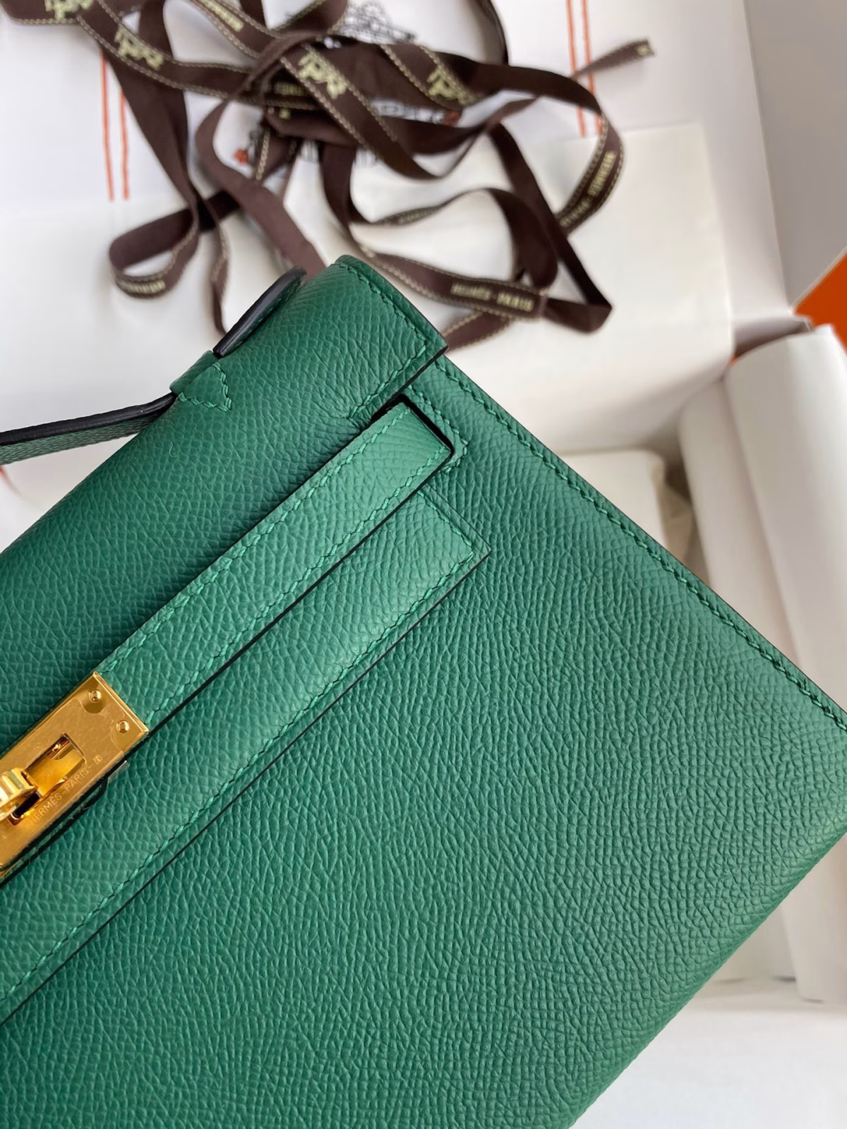 Hermes Kelly Pochette Handmade Bag In Malachite Epsom Calfskin - Image 8