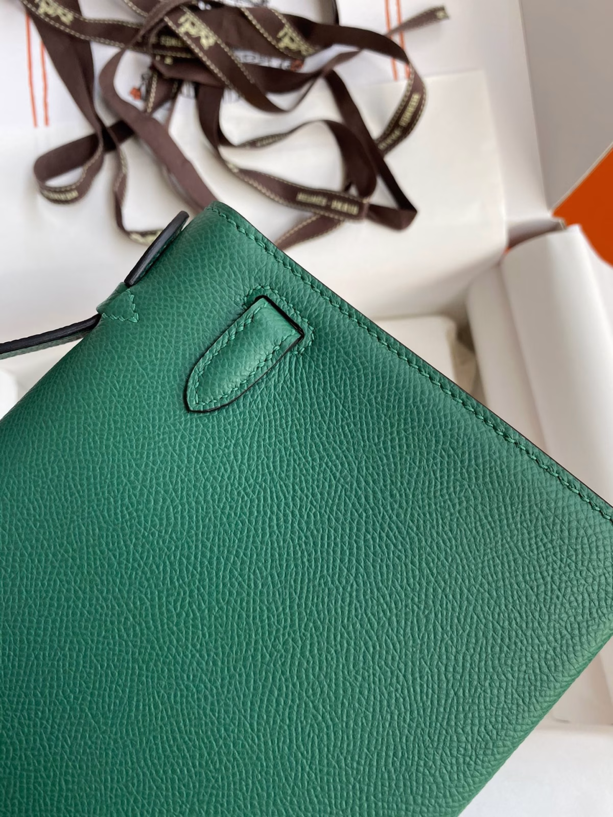Hermes Kelly Pochette Handmade Bag In Malachite Epsom Calfskin - Image 9