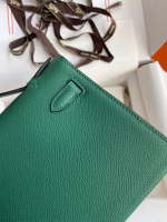 Hermes Kelly Pochette Handmade Bag In Malachite Epsom Calfskin - Image 9