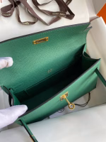 Hermes Kelly Pochette Handmade Bag In Malachite Epsom Calfskin - Image 4