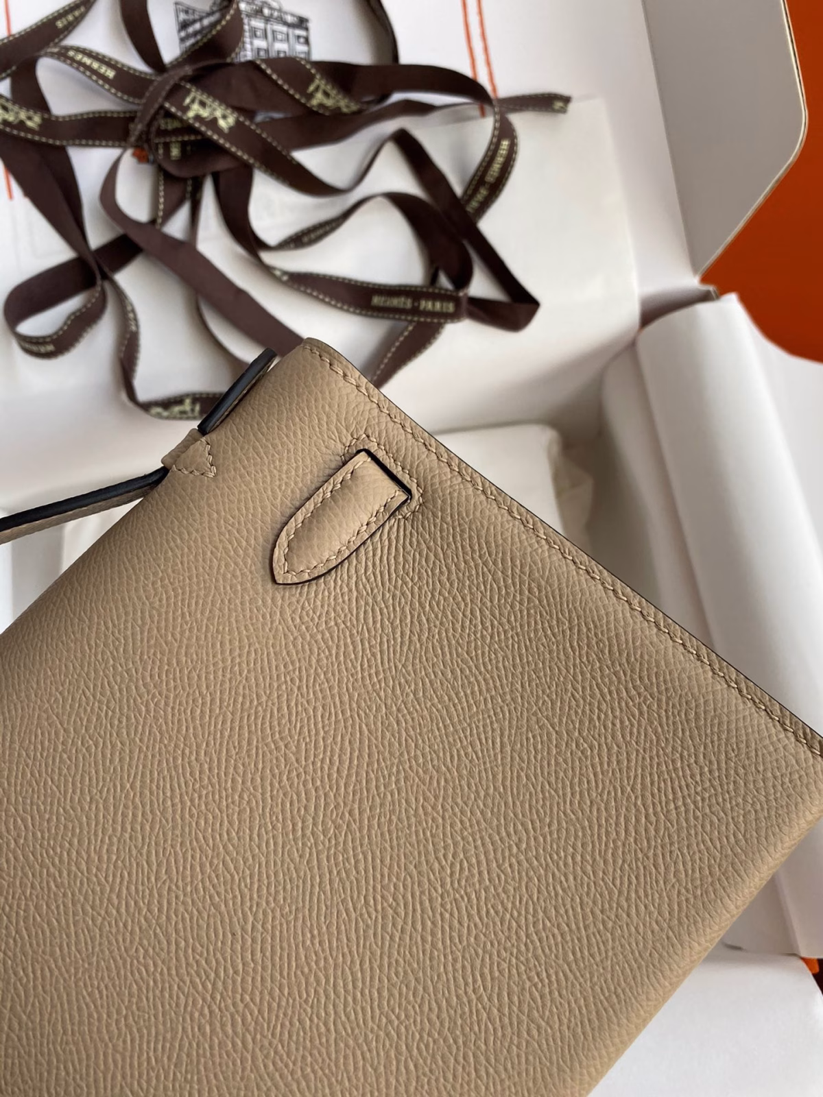Hermes Kelly Pochette Handmade Bag In Trench Epsom Calfskin - Image 9