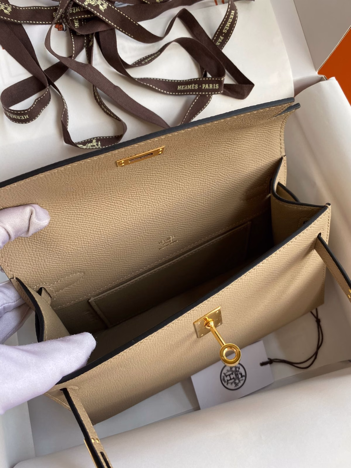 Hermes Kelly Pochette Handmade Bag In Trench Epsom Calfskin - Image 4