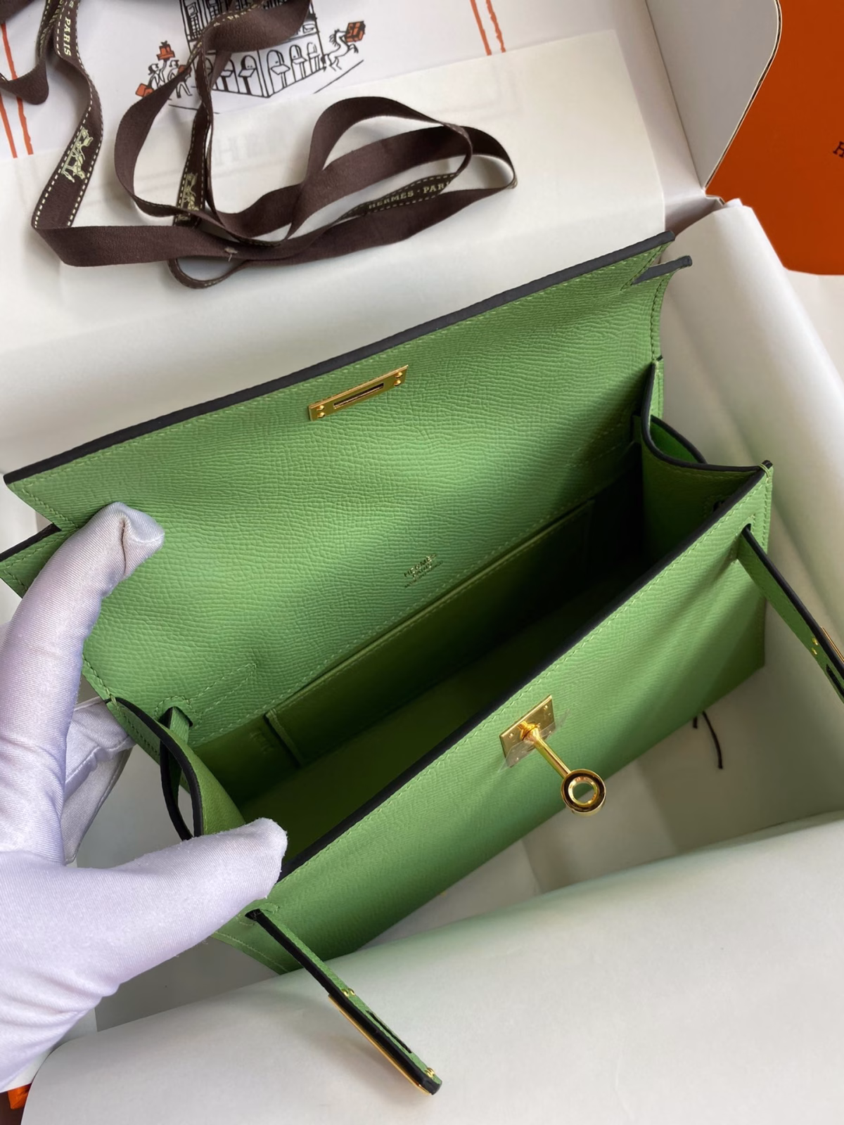 Hermes Kelly Pochette Handmade Bag In Vert Cypres Epsom Calfskin - Image 4