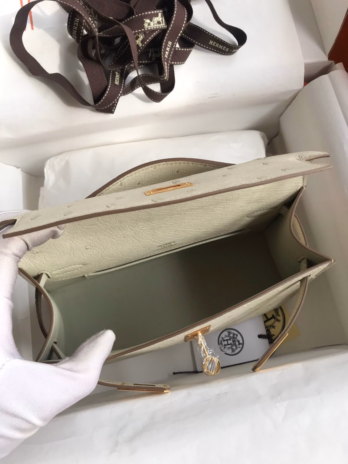 Hermes Kelly Pochette Handmade Bag In Beton Ostrich Leather - Image 4