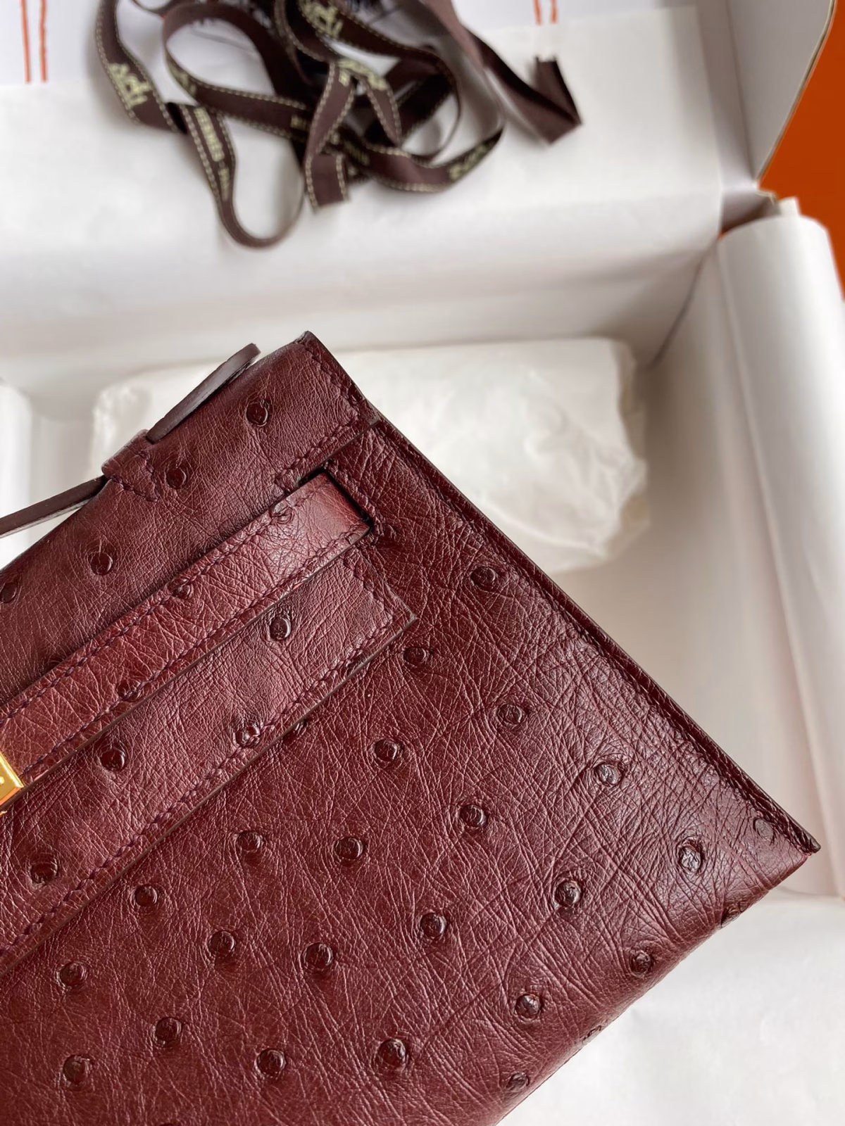 Hermes Kelly Pochette Handmade Bag In Bordeaux Ostrich Leather - Image 8