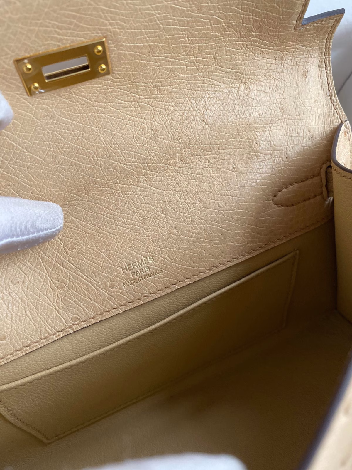 Hermes Kelly Pochette Handmade Bag In Chai Ostrich Leather - Image 5