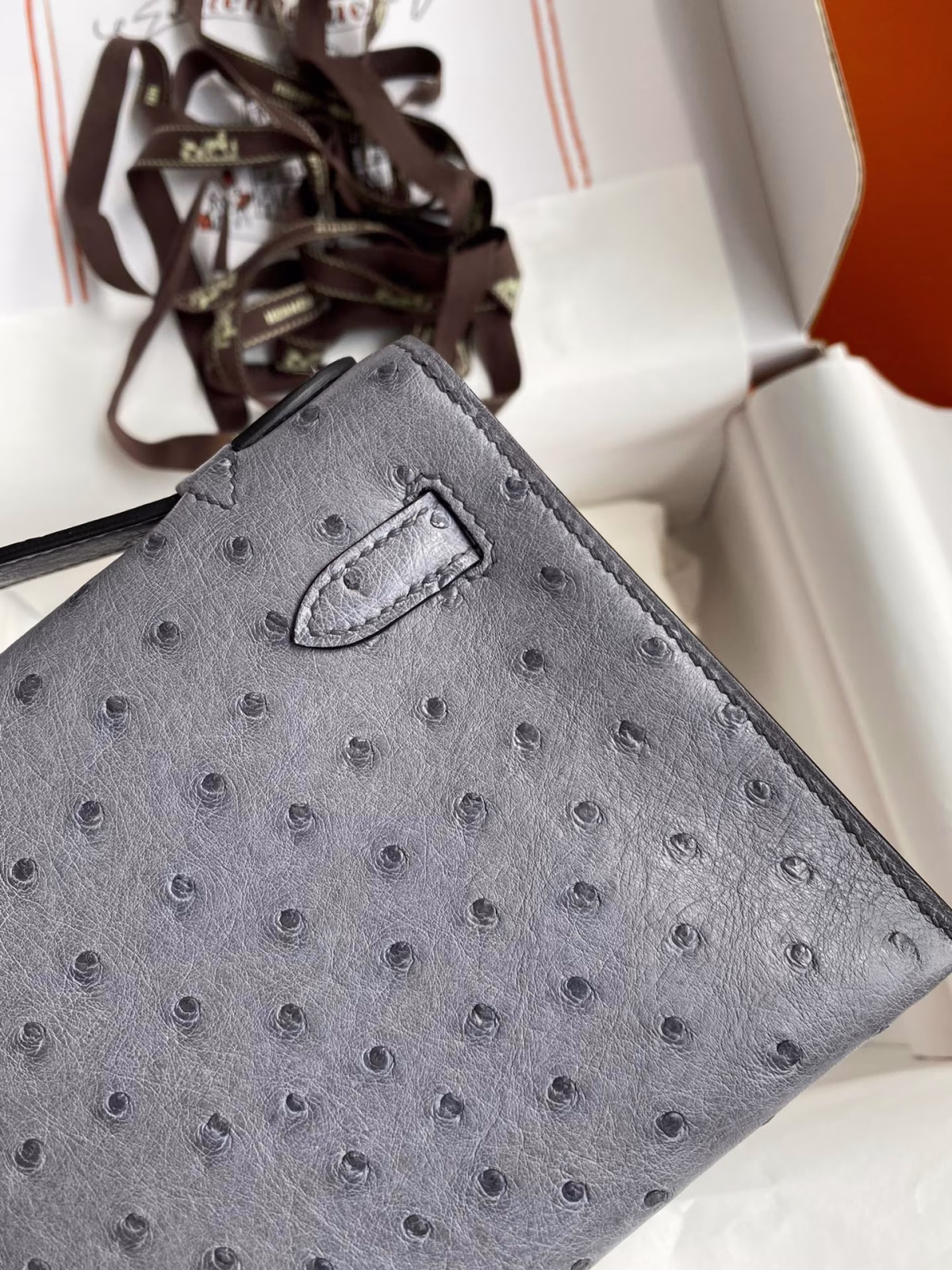 Hermes Kelly Pochette Handmade Bag In Gris Agate Ostrich Leather - Image 8