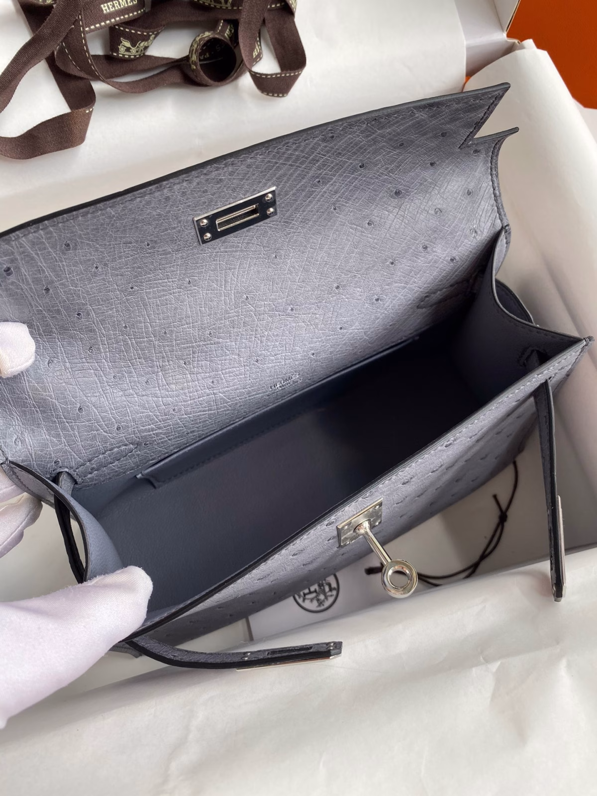 Hermes Kelly Pochette Handmade Bag In Gris Agate Ostrich Leather - Image 4