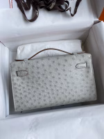 Hermes Kelly Pochette Handmade Bag In Pearl Grey Ostrich Leather - Image 6