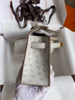 Hermes Kelly Pochette Handmade Bag In Pearl Grey Ostrich Leather - Image 3