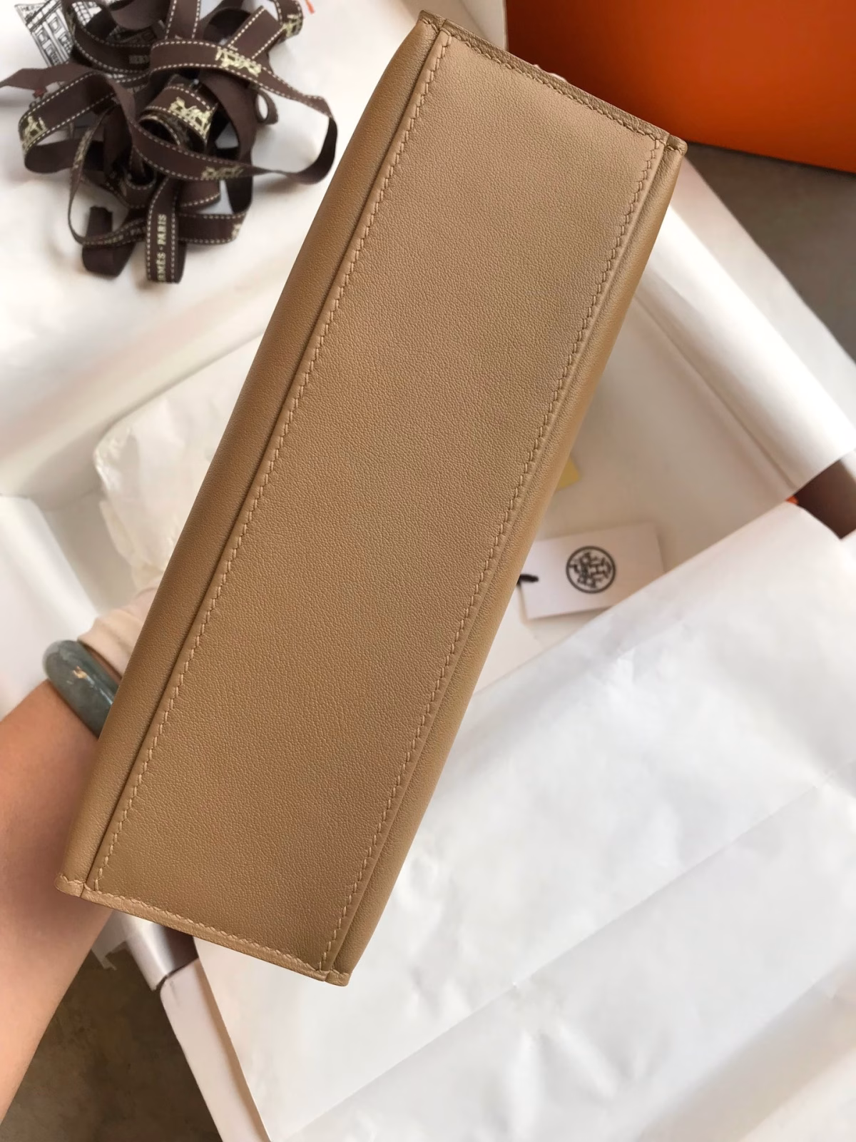 Hermes Kelly Pochette Handmade Bag In Biscuit Swift Calfskin - Image 7