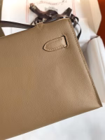 Hermes Kelly Pochette Handmade Bag In Biscuit Swift Calfskin - Image 9