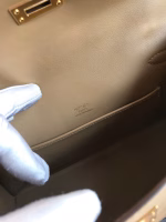 Hermes Kelly Pochette Handmade Bag In Biscuit Swift Calfskin - Image 5