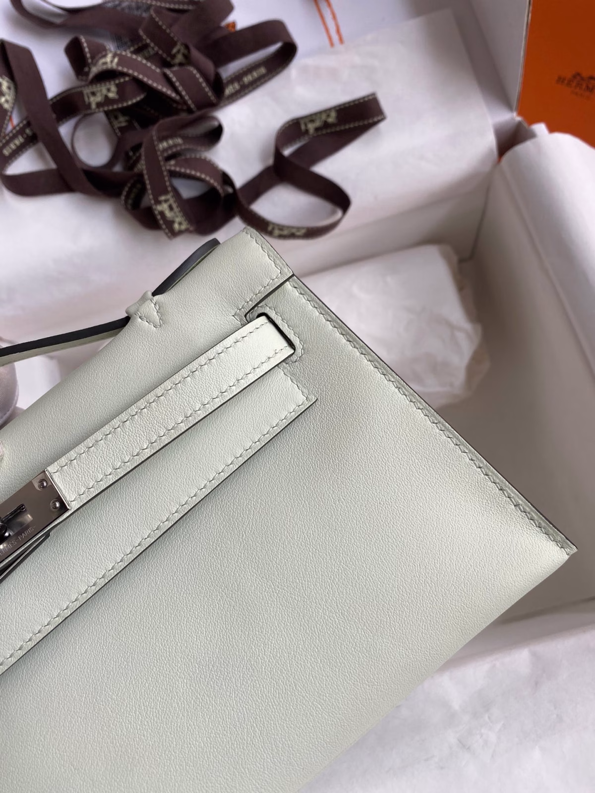 Hermes Kelly Pochette Handmade Bag In Vert Fizz Swift Calfskin - Image 6