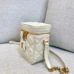 Saint Laurent 80's Vanity Bag In White Quilted Grained Leather - Image 2