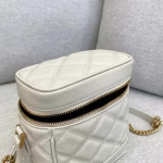 Saint Laurent 80's Vanity Bag In White Quilted Grained Leather - Image 9