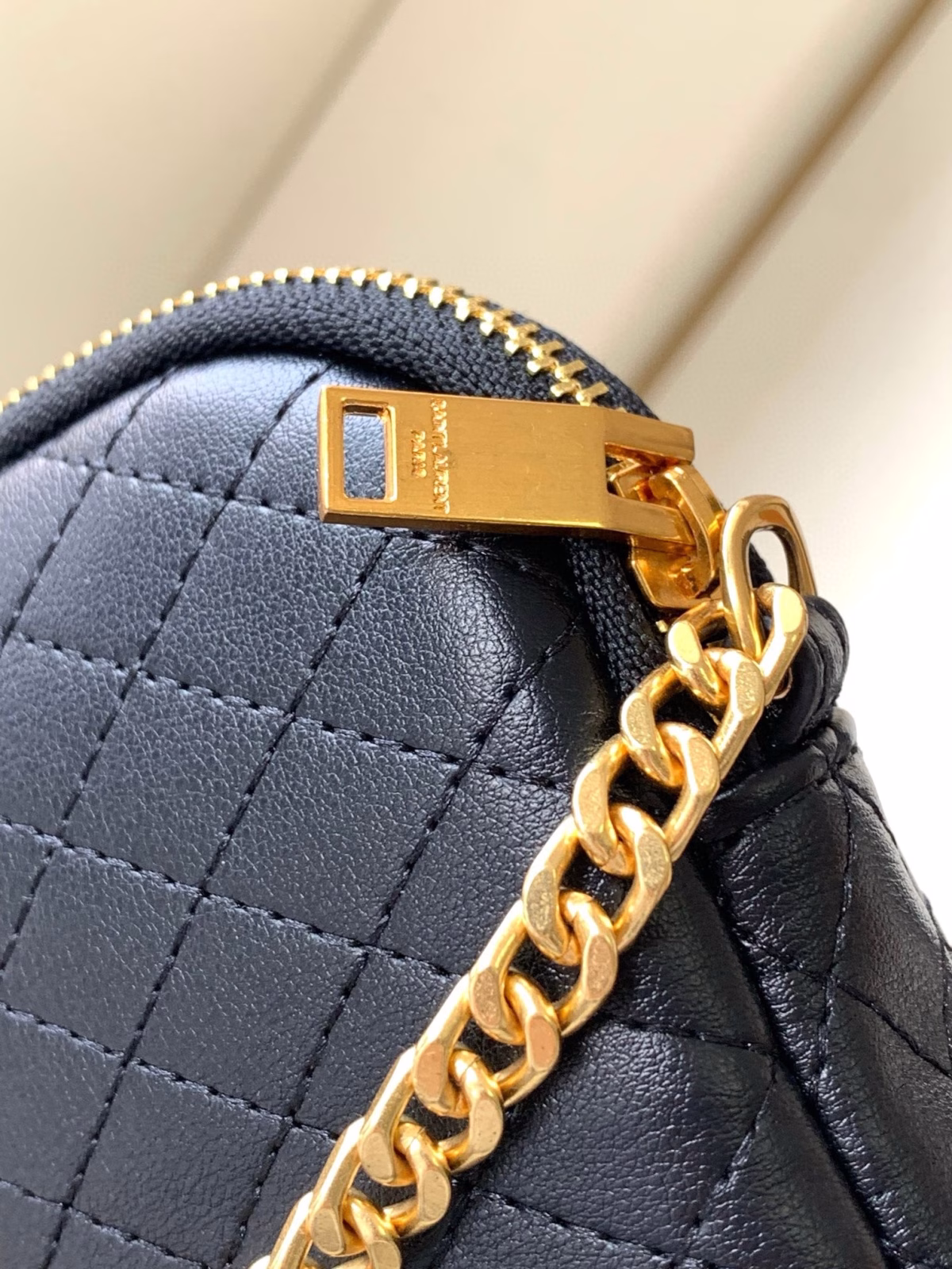 Saint Laurent Gaby Zipped Pouch in Black Quilted Lambskin - Image 5