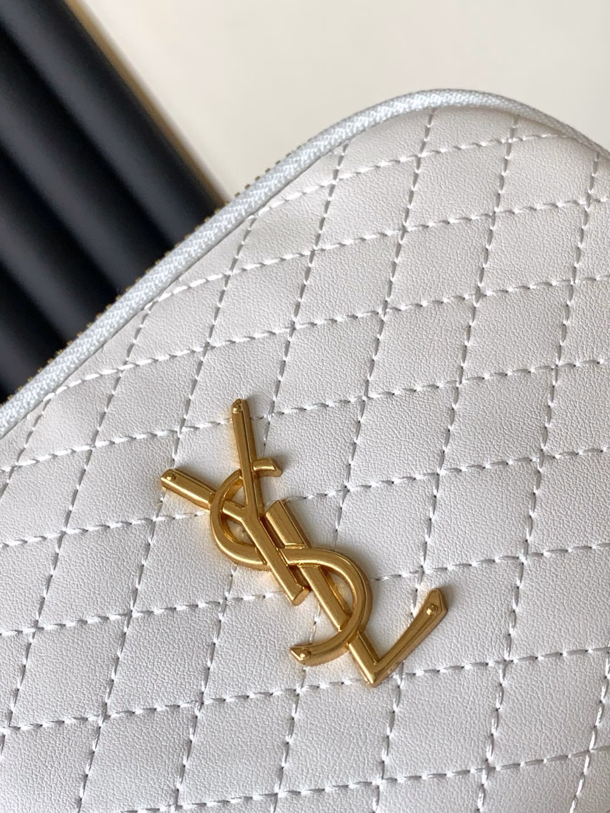 Saint Laurent Gaby Zipped Pouch in White Quilted Lambskin - Image 5