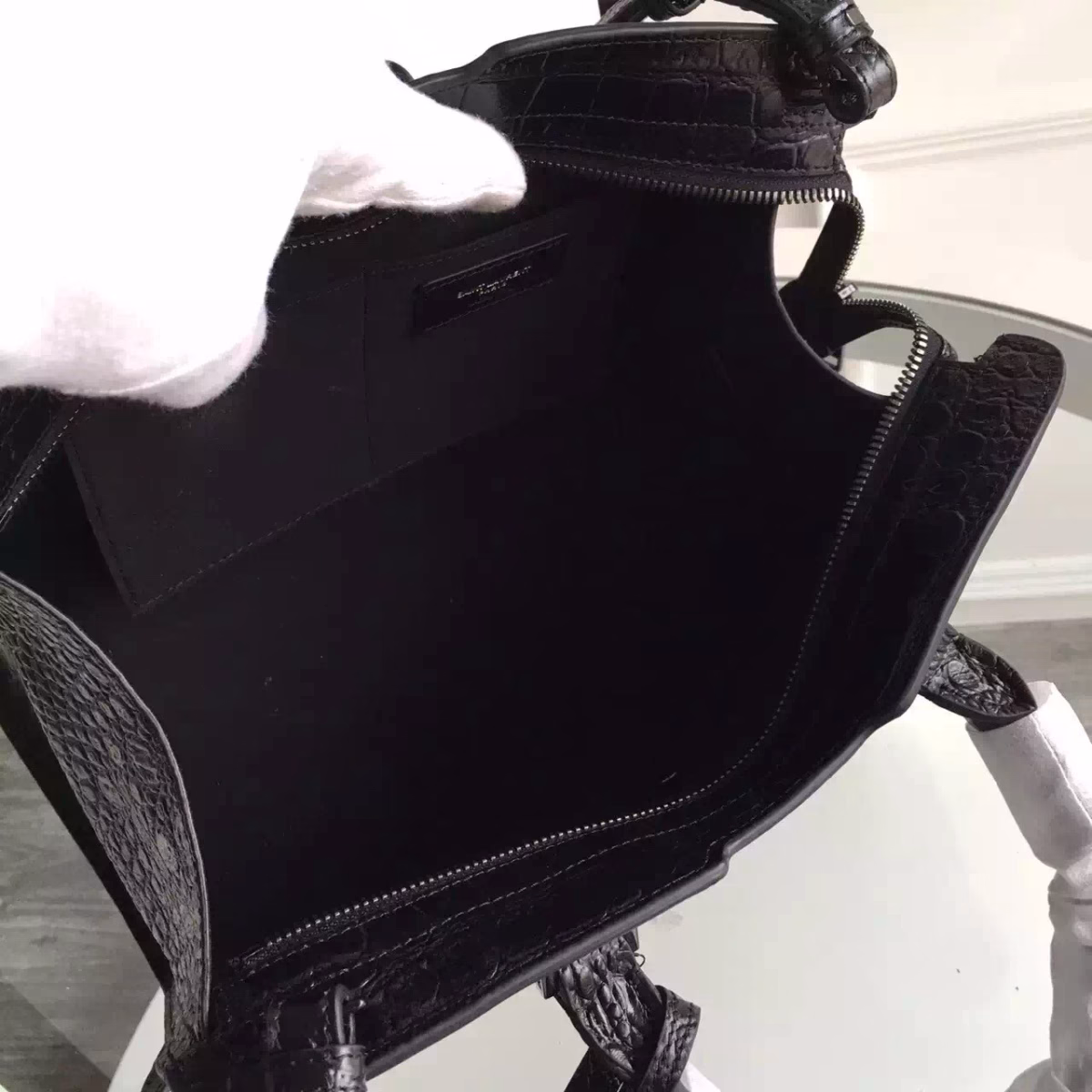 Saint Laurent Small Cabas YSL Bag In Black Crocodile Embossed Leather - Image 7
