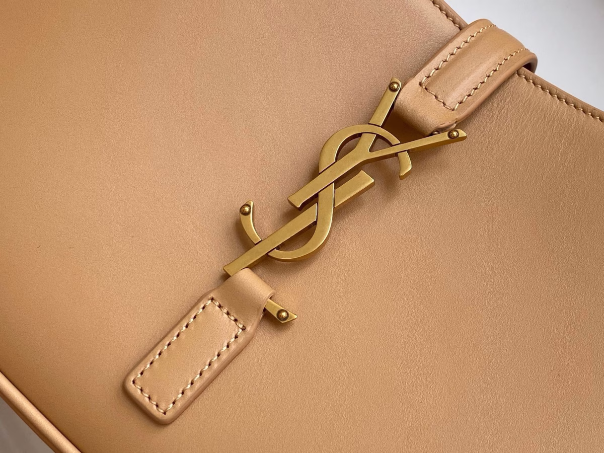 Saint Laurent Le 5 ? 7 Hobo Bag in Beige Smooth Leather - Image 4