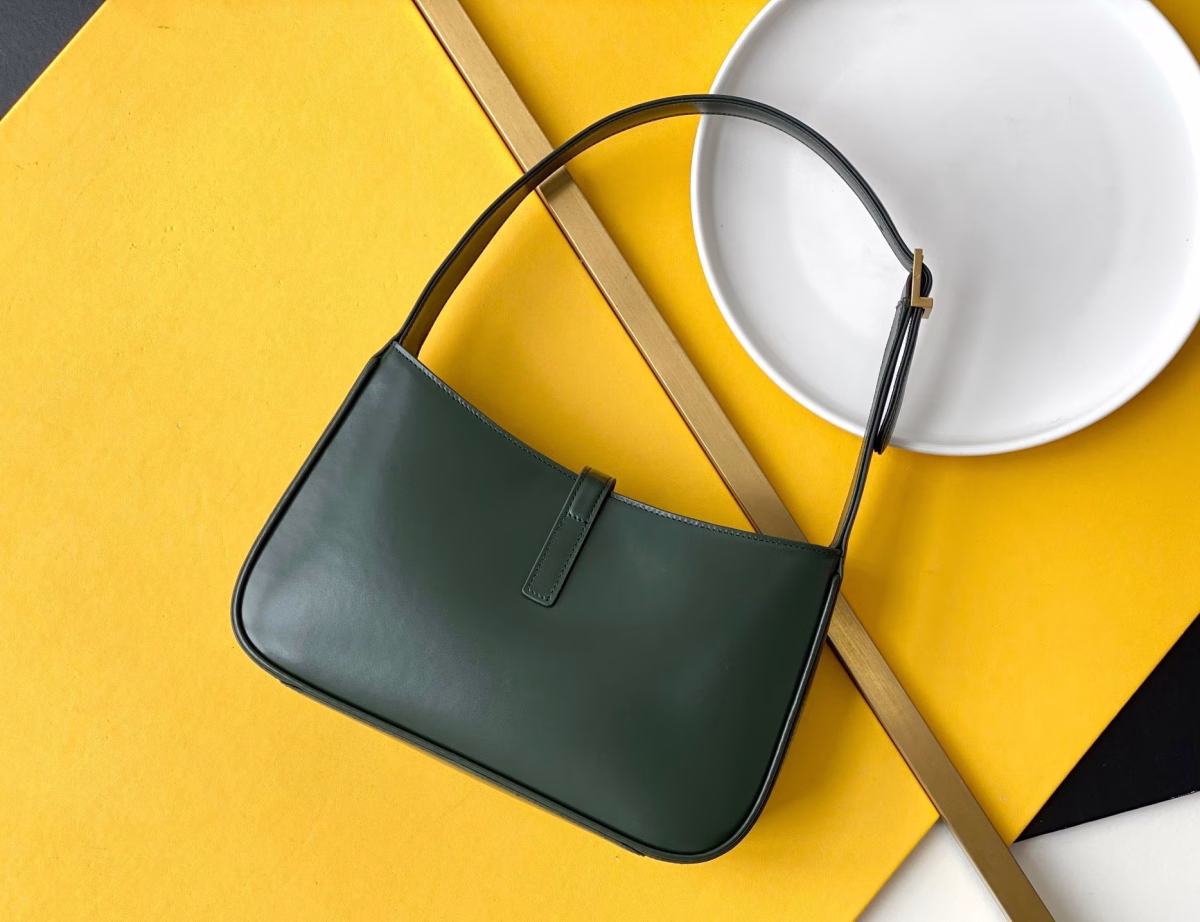 Saint Laurent Le 5 ? 7 Hobo Bag in Green Smooth Leather - Image 6