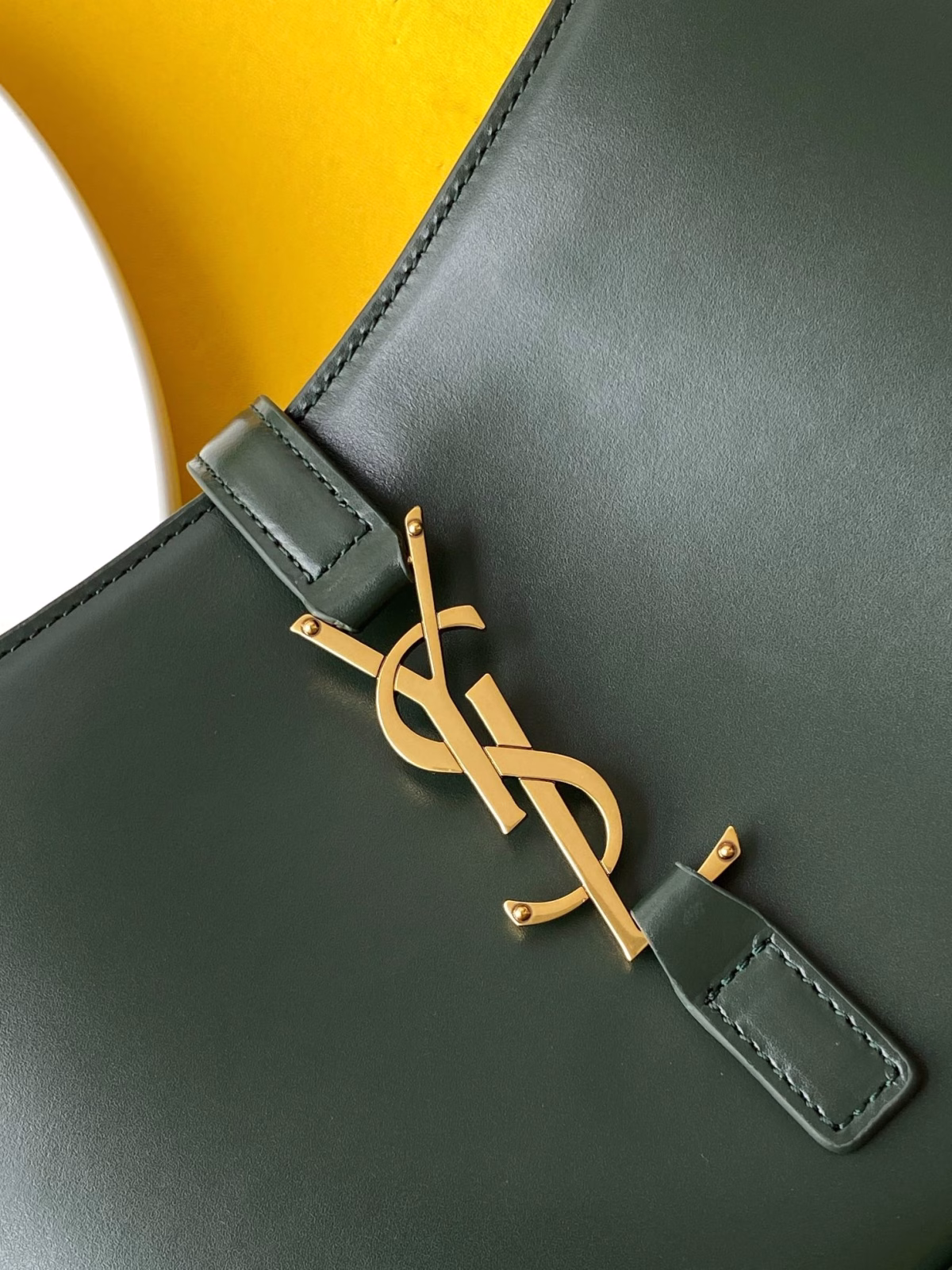 Saint Laurent Le 5 ? 7 Hobo Bag in Green Smooth Leather - Image 10