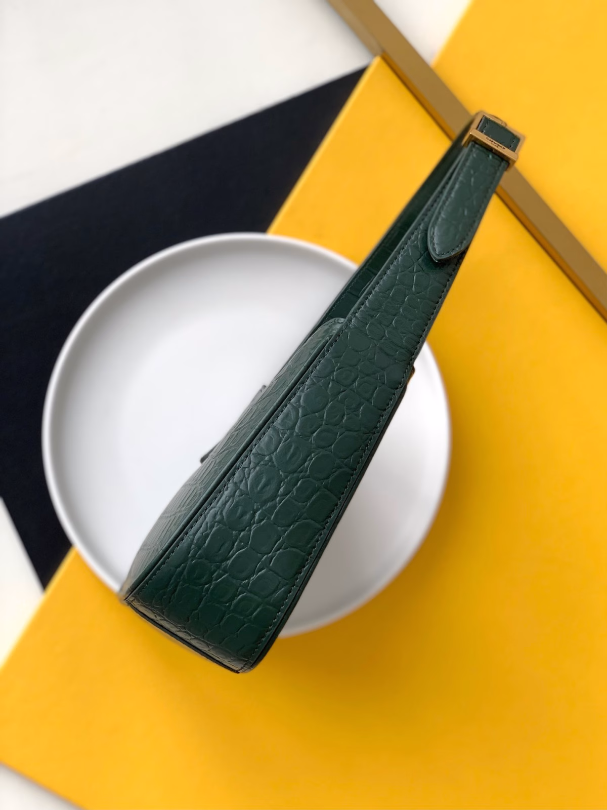 Saint Laurent Le 5 ? 7 Hobo Bag in Green Crocodile Embossed Leather - Image 8