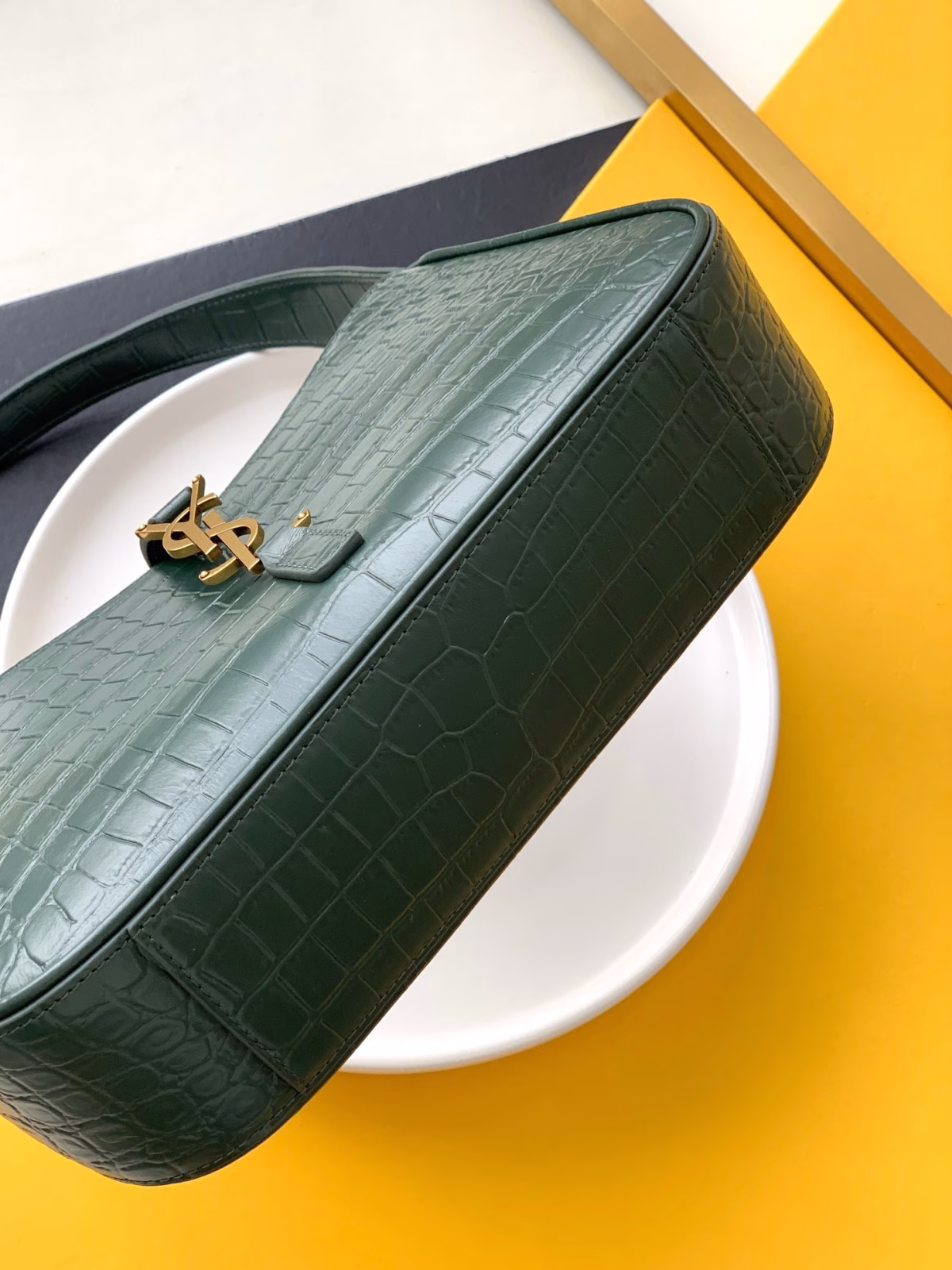 Saint Laurent Le 5 ? 7 Hobo Bag in Green Crocodile Embossed Leather - Image 5