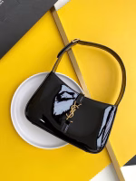 Saint Laurent Le 5 ? 7 Hobo Bag in Black Patent Calfskin - Image 6
