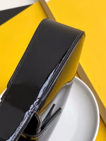 Saint Laurent Le 5 ? 7 Hobo Bag in Black Patent Calfskin - Image 8
