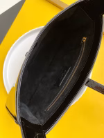 Saint Laurent Le 5 ? 7 Hobo Bag in Black Patent Calfskin - Image 3