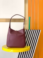Saint Laurent Le 5 ? 7 Soft Small Shoulder Bag in Bordeaux Leather - Image 2