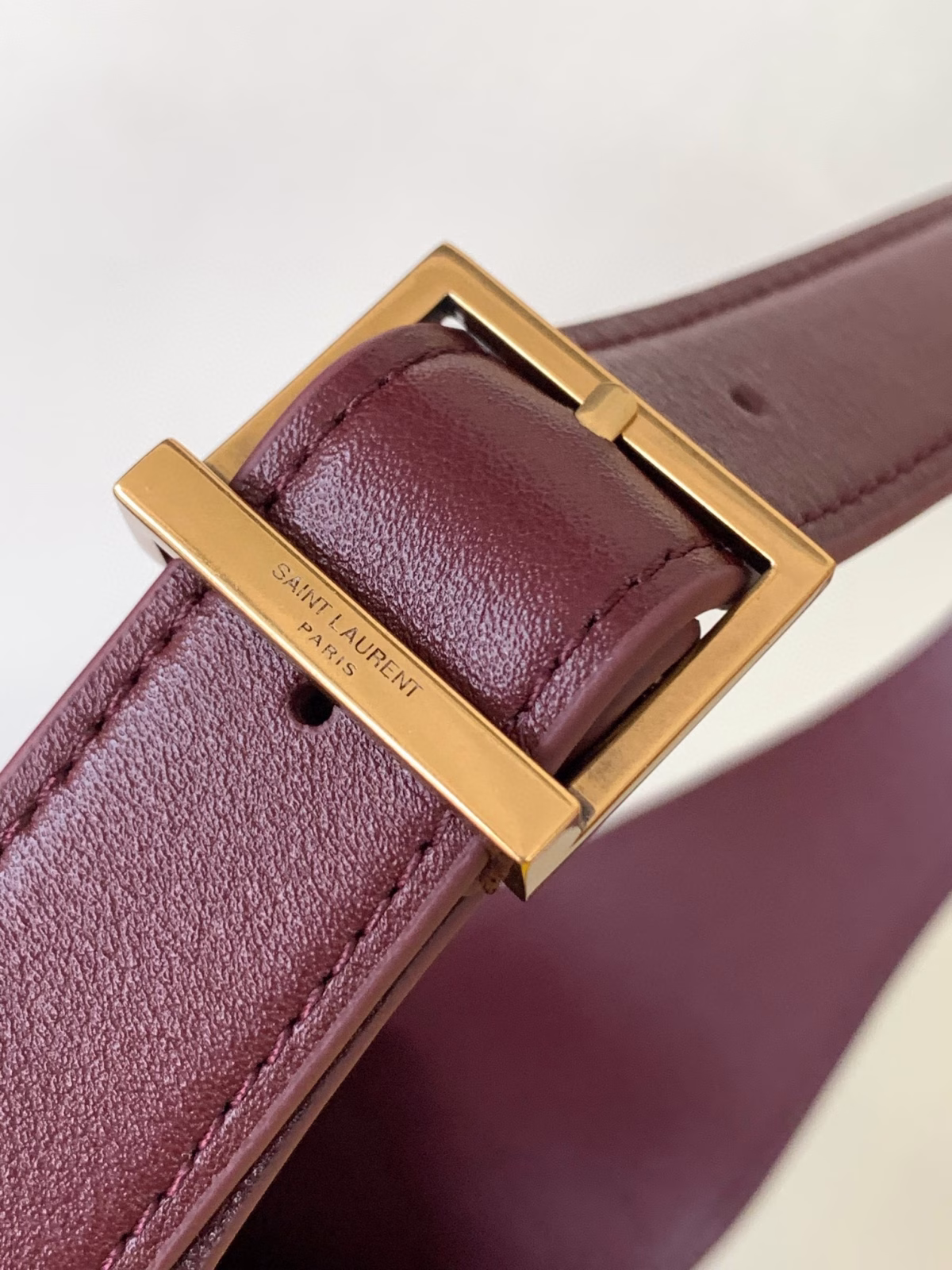 Saint Laurent Le 5 ? 7 Soft Small Shoulder Bag in Bordeaux Leather - Image 10