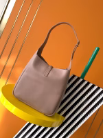 Saint Laurent Le 5 ? 7 Soft Small Shoulder Bag in Beige Leather - Image 5
