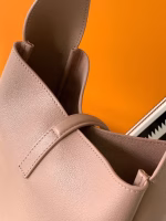 Saint Laurent Le 5 ? 7 Soft Small Shoulder Bag in Beige Leather - Image 7