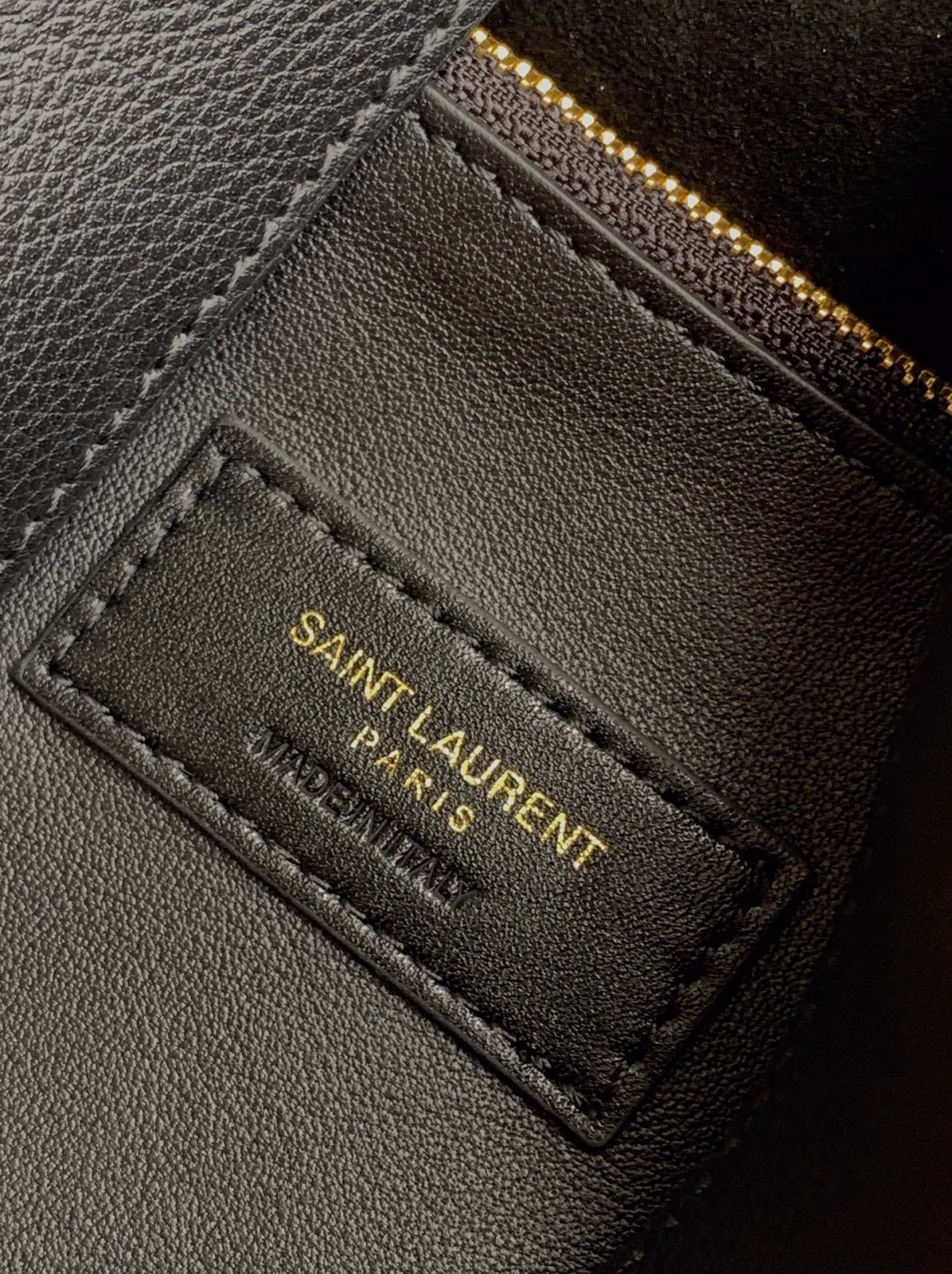 Saint Laurent Le 5 ? 7 Soft Large Shoulder Bag in Black Leather - Image 3