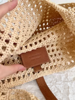 Saint Laurent Le 5 A 7 Medium Tote Bag in Naturel Raffia - Image 4