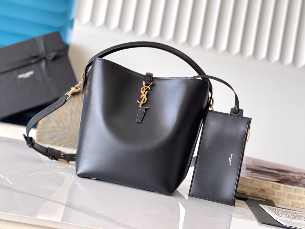 Saint Laurent Le 37 Large Bucket Bag in Black Leather - Image 6