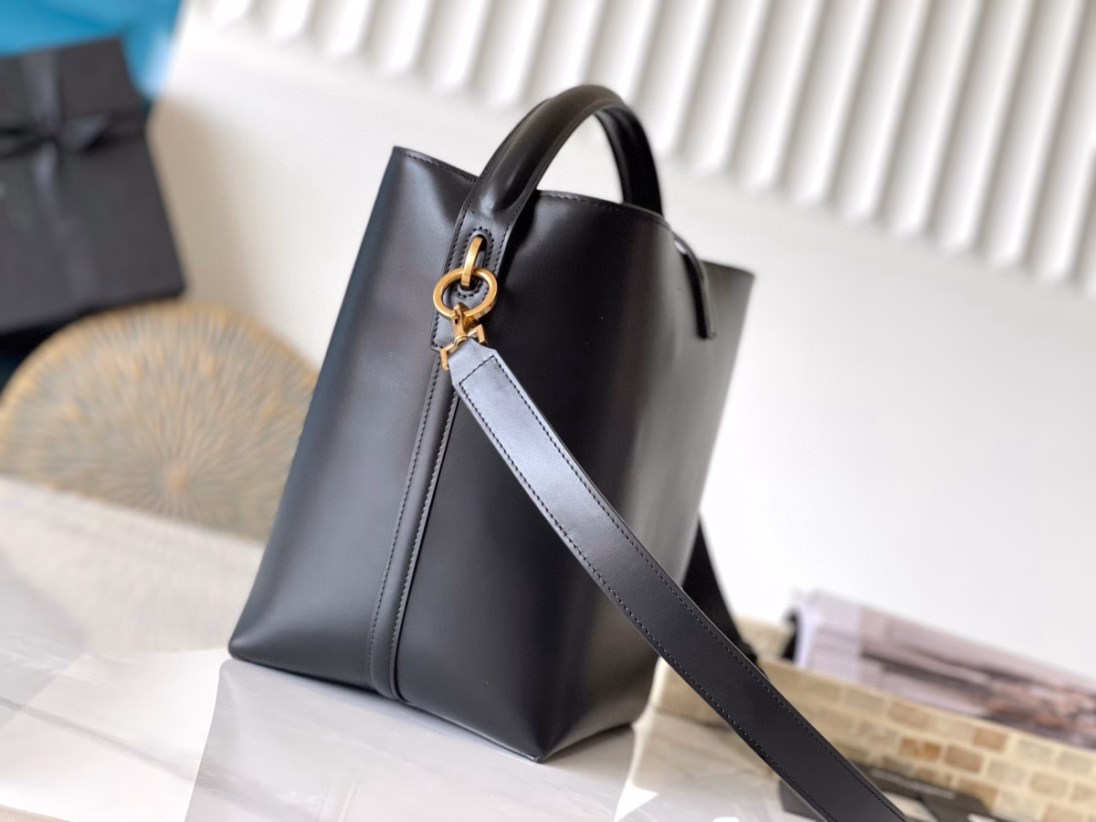 Saint Laurent Le 37 Large Bucket Bag in Black Leather - Image 3