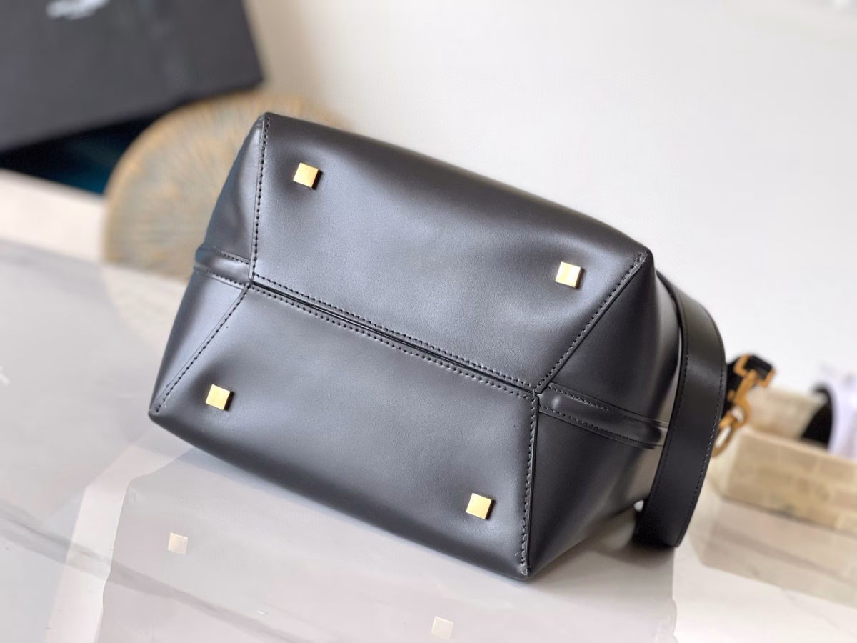 Saint Laurent Le 37 Large Bucket Bag in Black Leather - Image 8