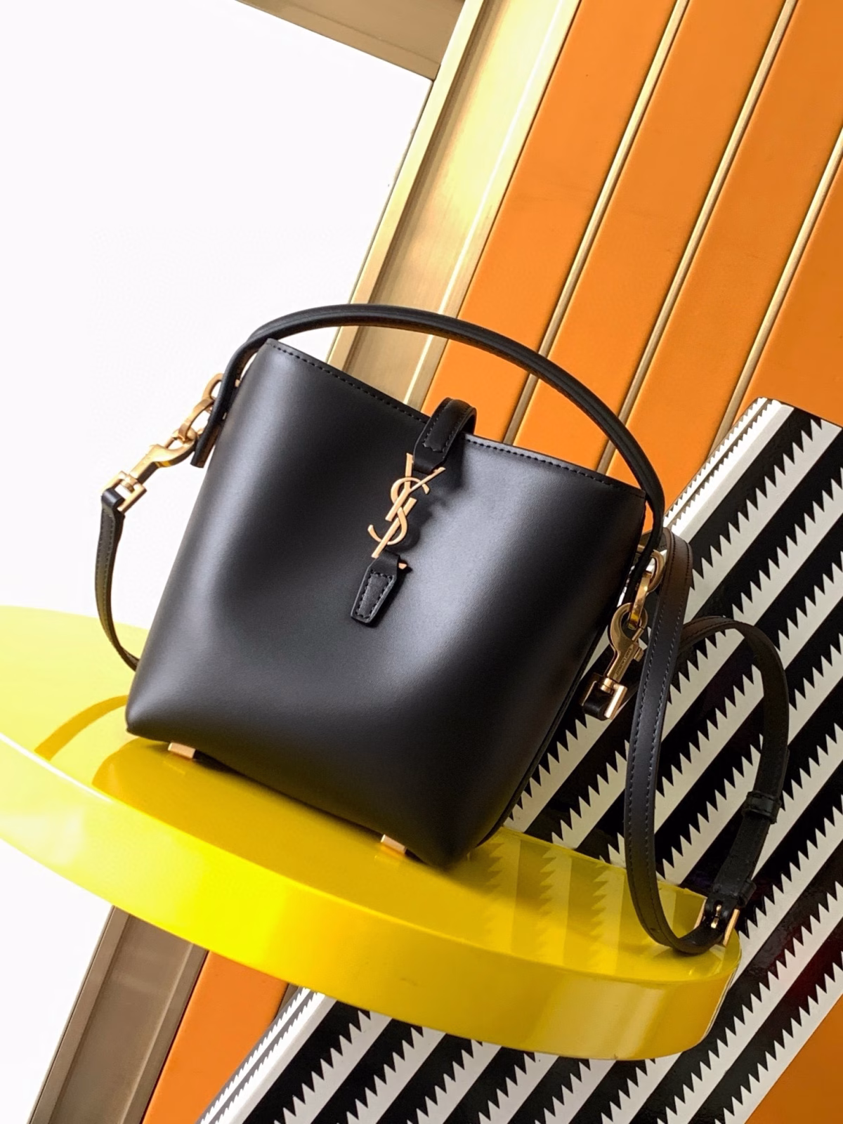 Saint Laurent Le 37 Mini Bucket Bag in Black Leather - Image 8