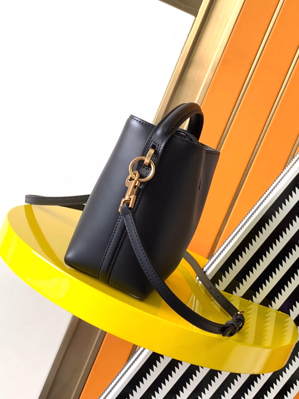Saint Laurent Le 37 Mini Bucket Bag in Black Leather - Image 7