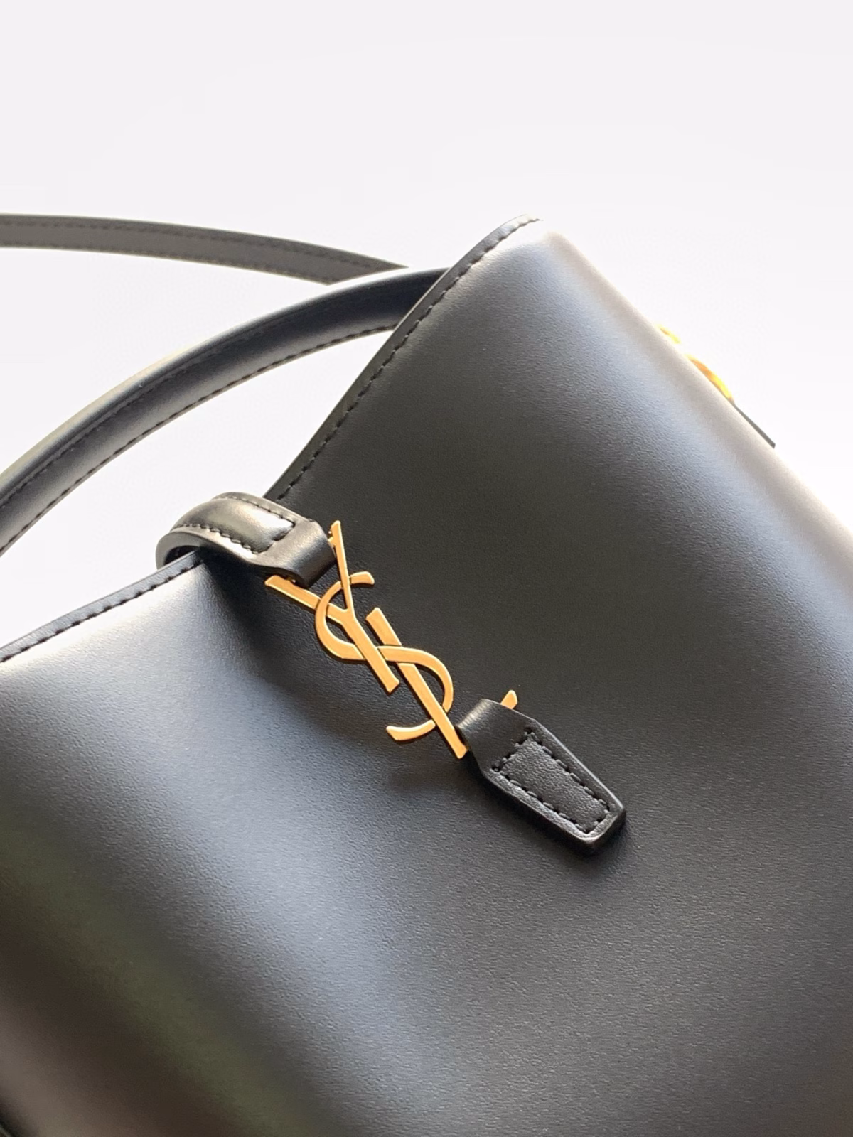 Saint Laurent Le 37 Mini Bucket Bag in Black Leather - Image 11