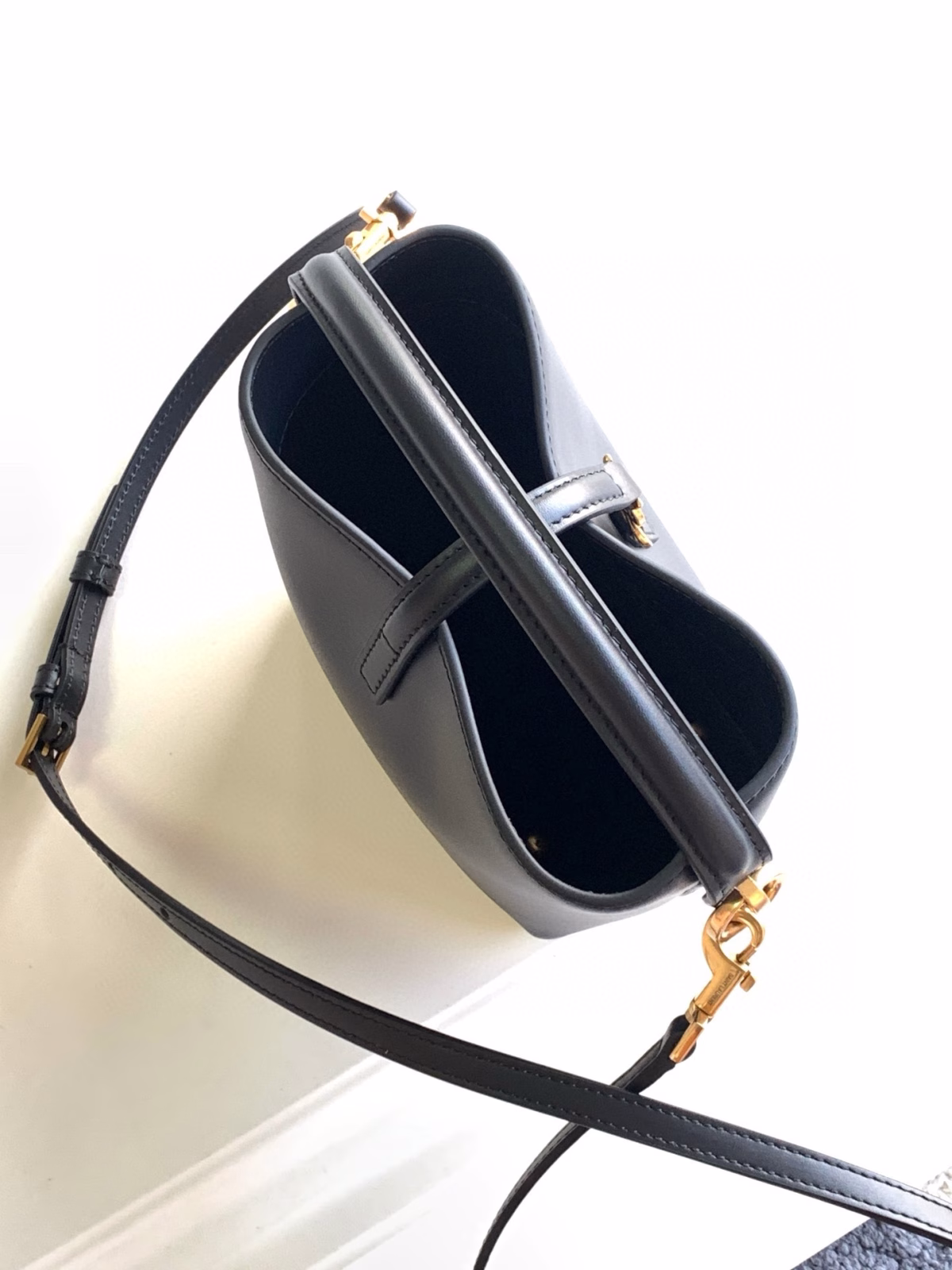 Saint Laurent Le 37 Mini Bucket Bag in Black Leather - Image 6
