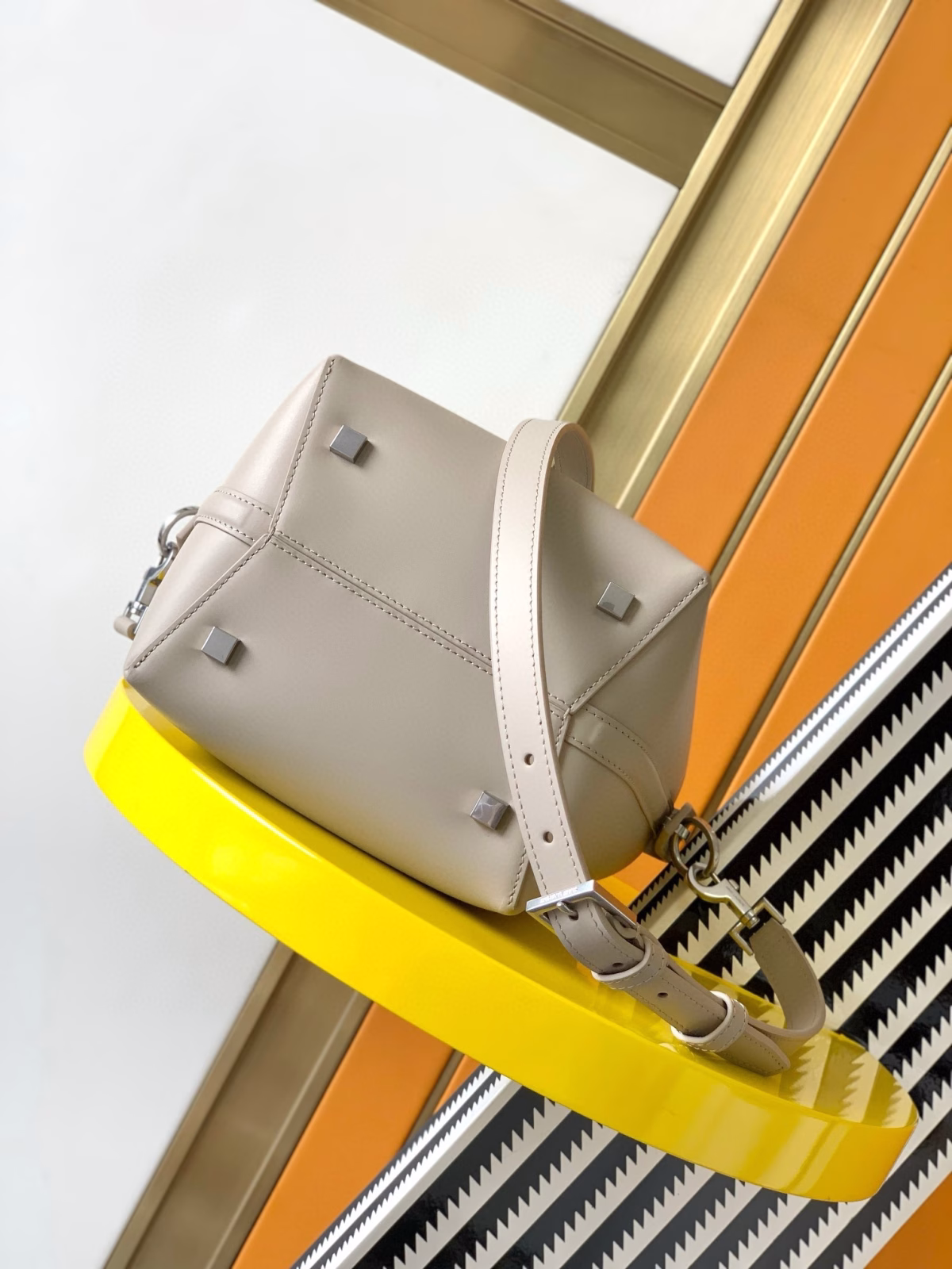 Saint Laurent Le 37 Small Bucket Bag in Beige Leather - Image 2